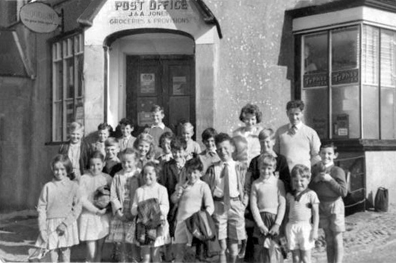 Trip Ysgol Pont y Gof 1962-3.jpg